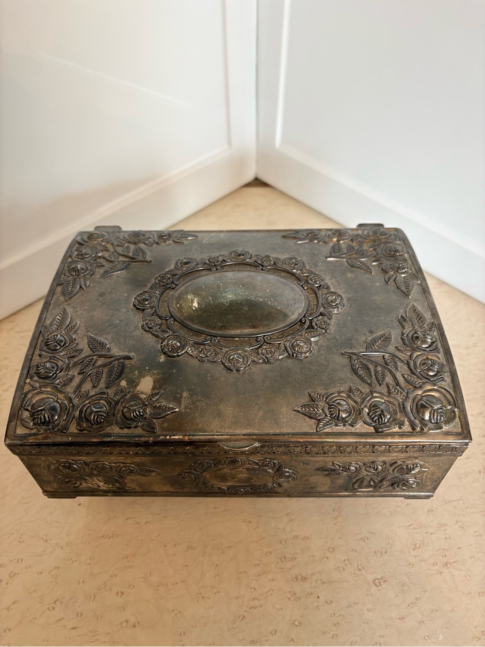 vintage silver-plated repoussé jewelry box produced by the Godinger Silver Art